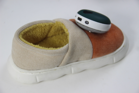 Die selbst-erhitzenden Schuhe der Mädchen, Graphen-elektrische Heizungs-Schuhe mit Stromversorgung