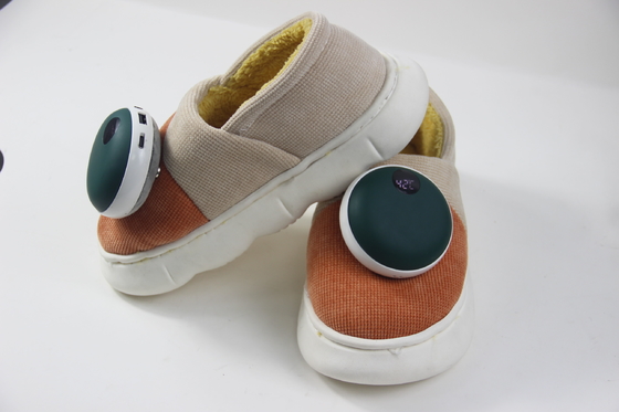 Die selbst-erhitzenden Schuhe der Mädchen, Graphen-elektrische Heizungs-Schuhe mit Stromversorgung